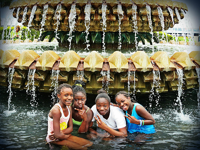 Girls in Fountain